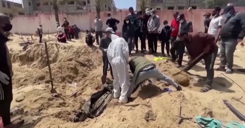 Gazze'deki toplu mezarda çocuk cesetleri bulundu