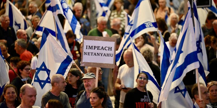 Netanyahu'nun istifası için halk yine sokaklara indi