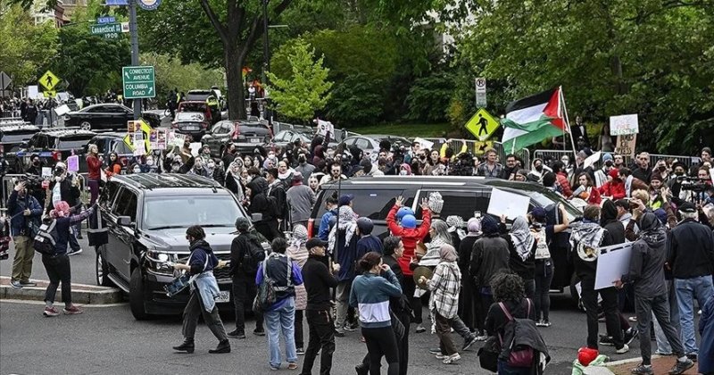 Filistin destekçileri, Beyaz Saray Muhabirleri Derneği Yemeği'ni protesto etti