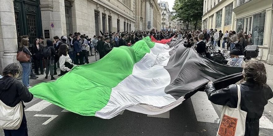 Fransa'nın Sorbonne Üniversitesinde Filistin'e destek gösterisi