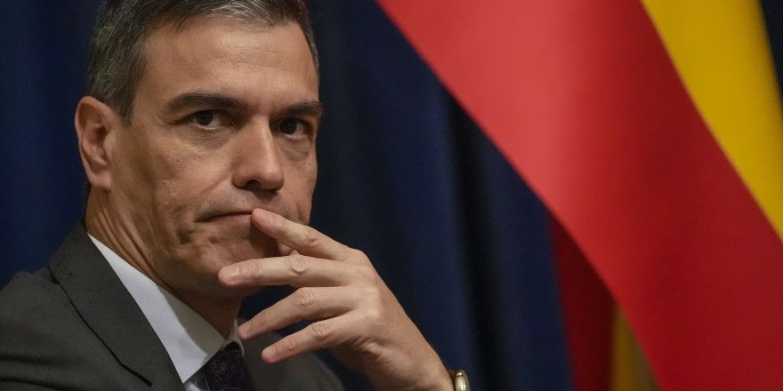 İspanya Başbakanı Pedro Sanchez görevine devam edeceğini açıkladı