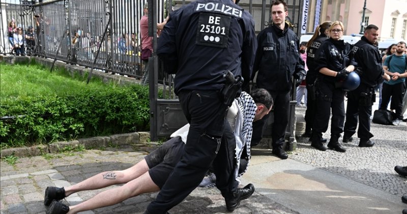 Almanya'da polis, üniversitede oturma eylemi yapan Filistin destekçilerine müdahale etti