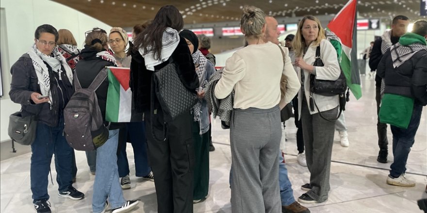 Fransa'ya girişine izin verilmeyen Filistinli cerrah Londra'ya döndü