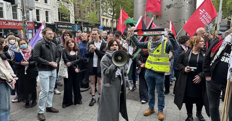 İrlanda ve İngiltere'de öğrenciler Filistin'e destek gösterisi düzenledi