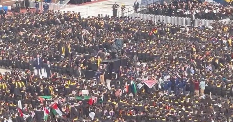 Michigan Üniversitesi mezuniyet töreninde Filistin ile dayanışma eylemi yapıldı