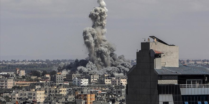 Katil İsrail, 1.5 milyon kişinin sığındığı Refah’ta 50’den fazla yeri havadan bombaladı