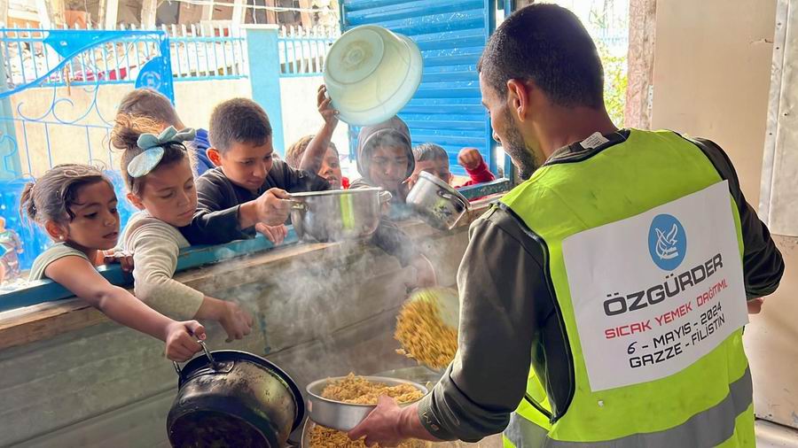 Özgür-Der Gazze'de yardım faaliyetlerini sürdürüyor