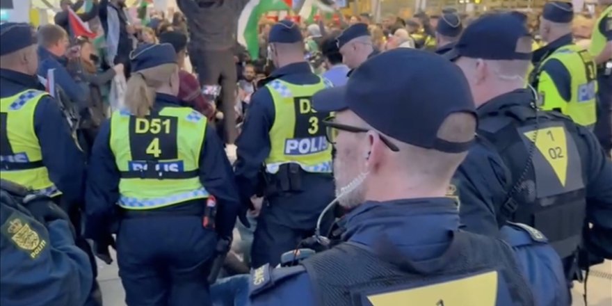 Eurovision'un düzenlendiği Malmö Arena önünde İsrail'i protesto edenlerden 10 kişi gözaltına alındı