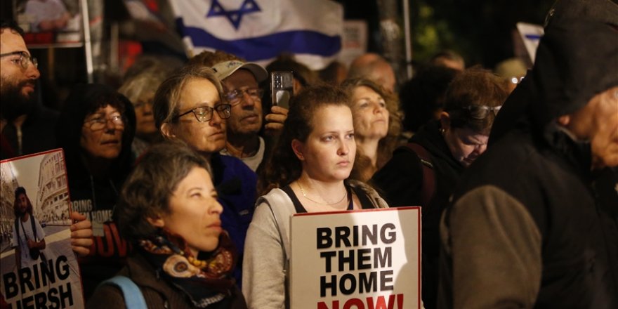 Yahudiler, esir takası anlaşması ve Netanyahu'nun istifası talebiyle sokaklara indi