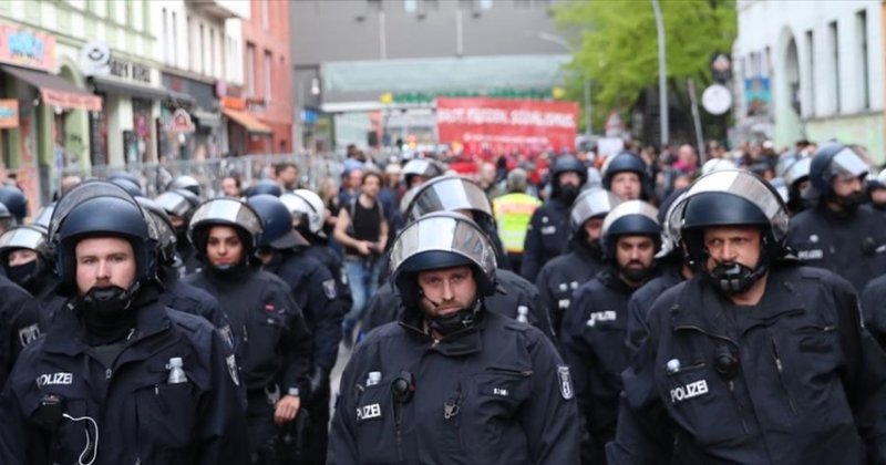 Almanya’da İslamofobik saldırıya uğrayanlar güvenmediği için polise bile gitmiyor