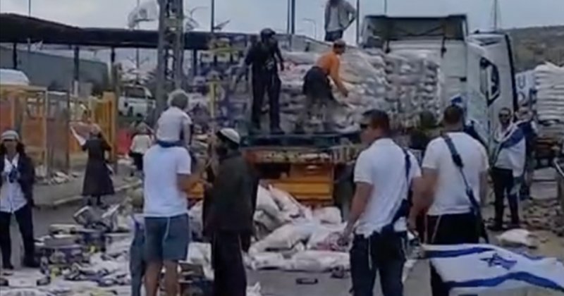 Fanatik yahudiler Gazze'ye giden yardımları engelleyip yola döktü