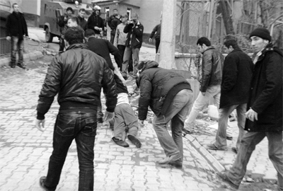 Hakkari’de 2 Polis Açığa Alındı