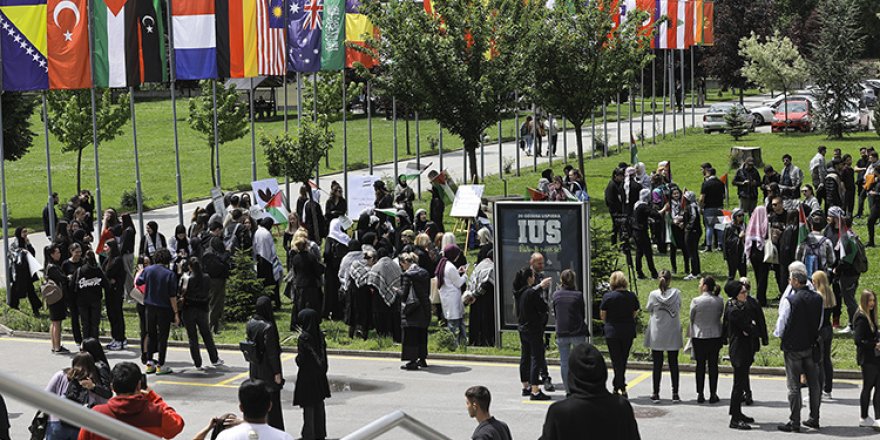 Bosna Hersek'te üniversite öğrencileri İsrail'in Gazze'ye saldırılarını protesto etti