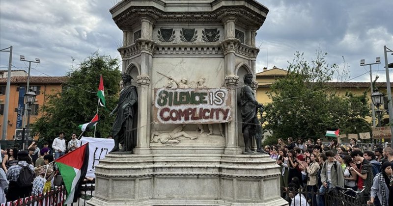 Floransa Üniversitesi öğrencileri, Filistin'e destek mitingi düzenleyip çadır kurdu