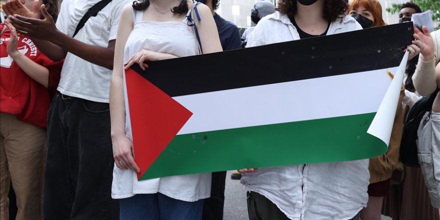 ABD'de Filistin destekçisi öğrencilerin taleplerini onaylayan Rektör Lee üniversiteden uzaklaştırıldı