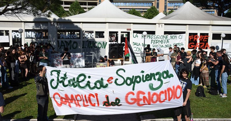 Roma'da öğrenciler, Filistin konusunu Cumhurbaşkanı'na  duyurmaya çalıştı