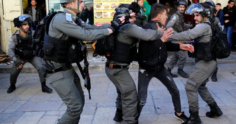 İşgal ordusu, Batı Şeria'daki baskınlarda 26 Filistinliyi gözaltına aldı