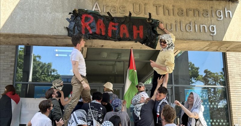 İrlanda'da Dublin College Üniversitesi öğrencilerinin Filistin'e destek gösterileri sürüyor