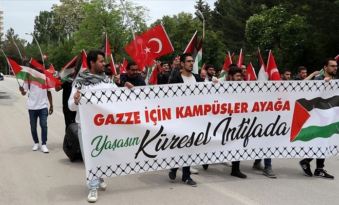 Sivas'ta üniversite öğrencileri yürüyüş düzenledi!