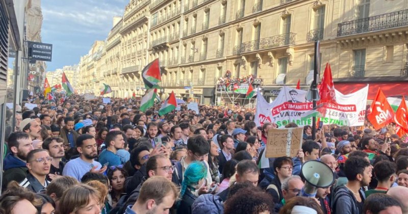 Katil İsrail'in Refah'ta Filistinlilerin kampına yönelik saldırısı Paris'te protesto edildi