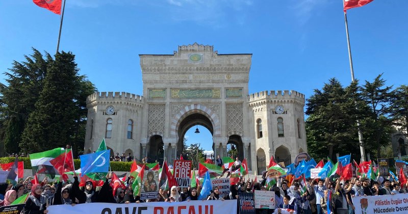 Kampüslerden işgalci İsrail'in Refah’taki katliamlarına protesto