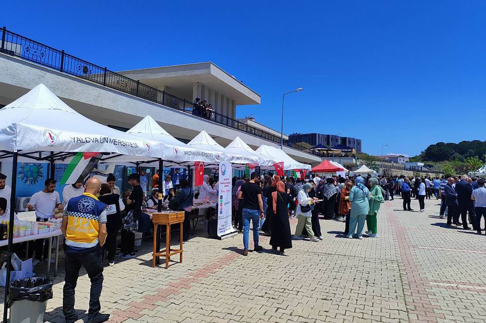 Yalova Üniversitesi öğrencilerinden Gazze yararına kermes