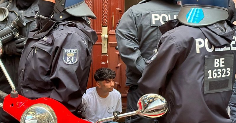 Berlin’de Filistin’e destek eyleminde çok sayıda gösterici gözaltına alındı