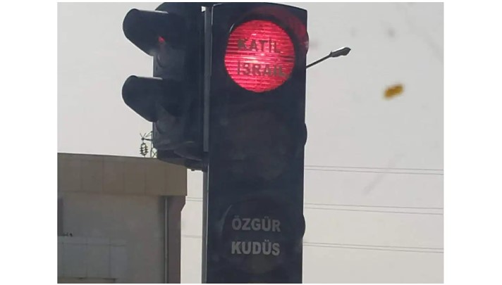Besni'de trafik ışıklarından Filistin'e destek!