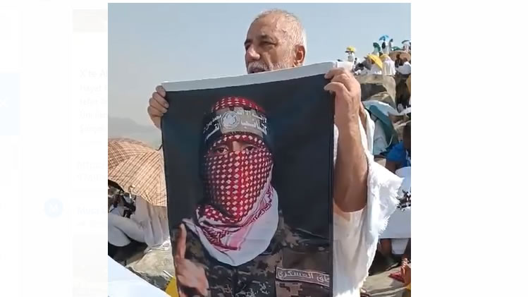 Arafat'ta Ebu Ubeyde pankartı açılıp Gazze için dua edildi