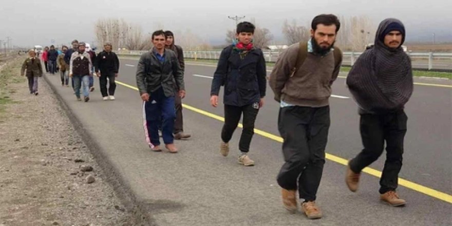 Pakistan, sınır dışı ettiği Afganların mallarını açık artırmayla satıyor