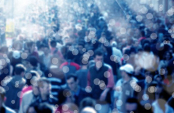 Belki de çürümüyoruz, yeşeriyoruz