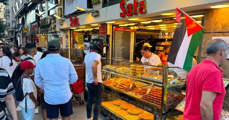 İstanbul'da 25 yıllık tatlıcı bir günlük kazancını Filistinlilere bağışladı