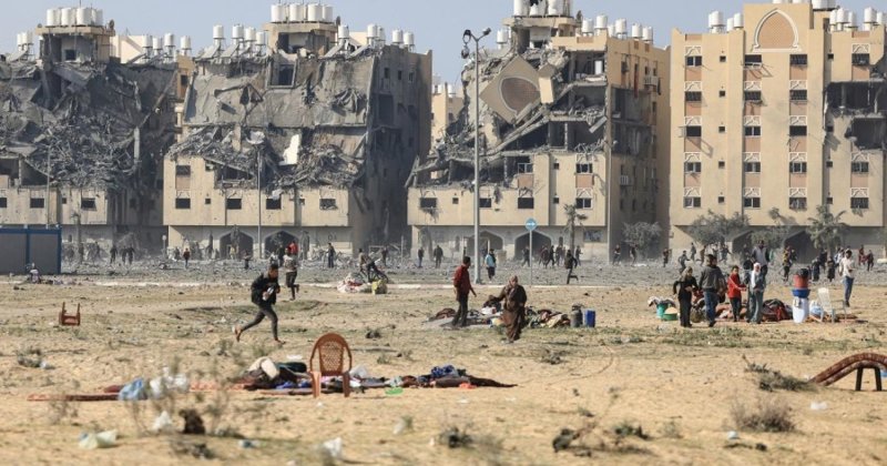 Siyonistlerin 22 gün sonra çekildiği Han Yunus'ta 10 Filistinlinin naaşı bulundu