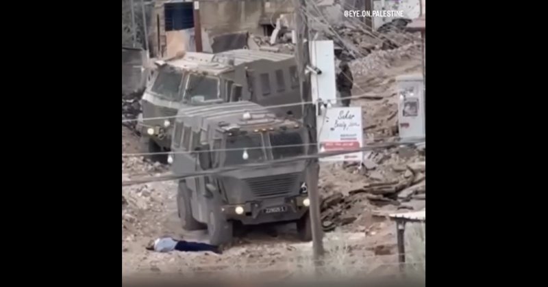 Siyonistler katlettikleri yaşlı adamın naaşı üzerinden araçla geçti