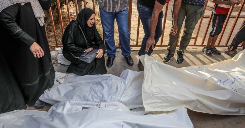 Katil İsrail Gazze'de Sağlık Bakanlığının depolarını vurdu