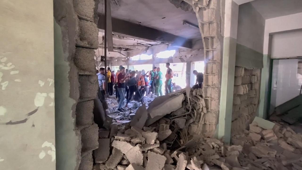 Katil İsrail okula saldırıp 4 Filistinliyi şehid etti