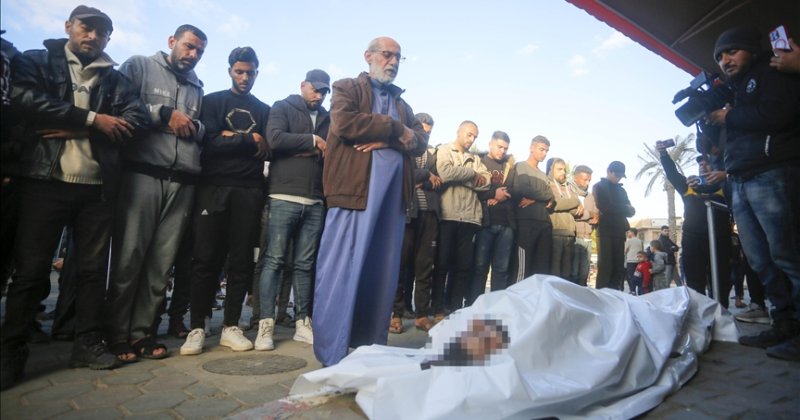 Gazze'ye düzenlenen saldırıda Deyr Belah Belediye başkanı şehit oldu