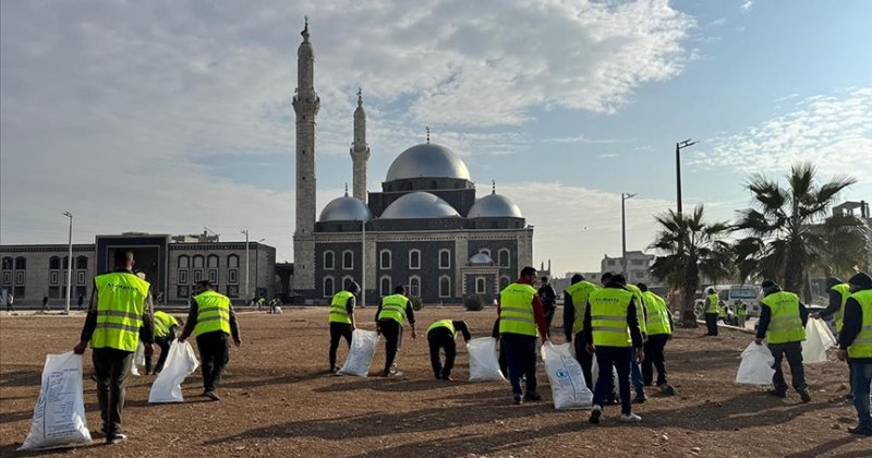 Humuslu gönüllüler, hasar alan Halid Bin Velid Camisi'ni temizledi
