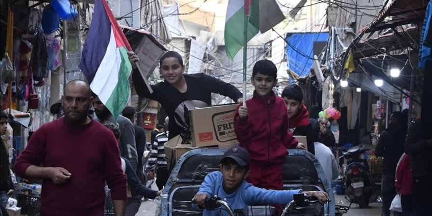 Gazze'deki ateşkes Lübnan'daki Filistinliler tarafından coşkuyla kutlandı