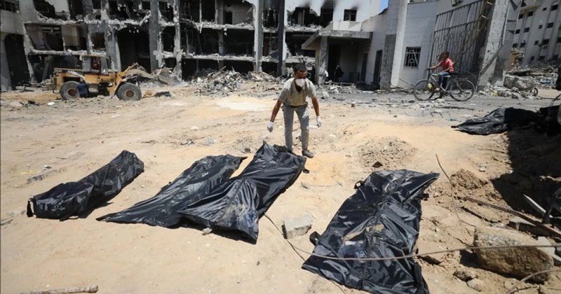 Gazze Sivil Savunma Müdürlüğü: Enkazlardan şu ana kadar 66 Filistinlinin naaşı çıkarıldı