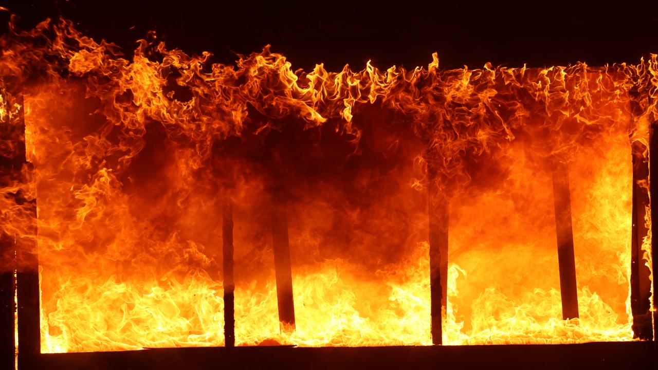 Los Angeles'ta çıkan yeni yangın birkaç saatte 2 bin hektarlık alana yayıldı