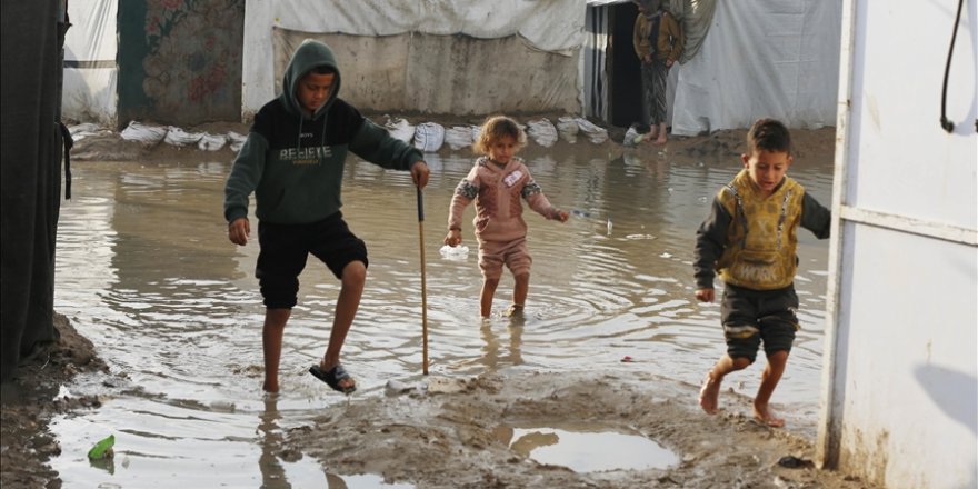 Gazze'deki çadır kamplar sular altında kaldı