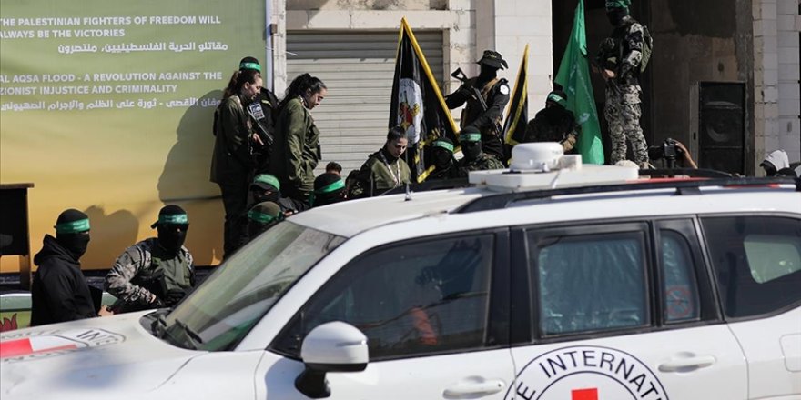 Hamas 4 İsrailli kadın esir askeri serbest bıraktı