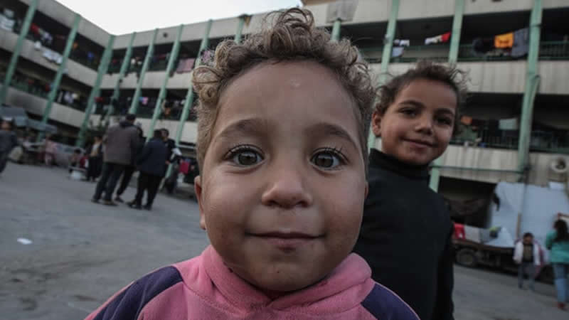 Gazze'nin travma geçiren çocuklarını gülümsetmek