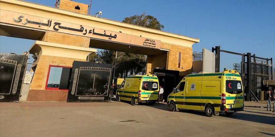 Refah Sınır Kapısı'nın açıldığı ikinci günde, Gazze'den 46 yaralı ve hasta Mısır'a geçti