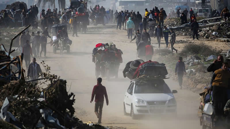 Dünya Holokost'u anarken, Gazze'de soykırımdan kurtulanlar evlerine yürüyor