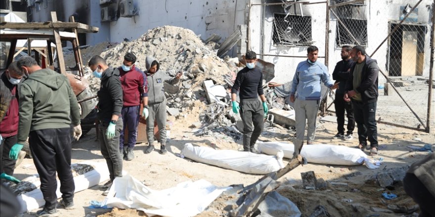 Gazze'nin kuzeyinde boş bir arazide 20 Filistinlinin daha cansız bedenine ulaşıldı