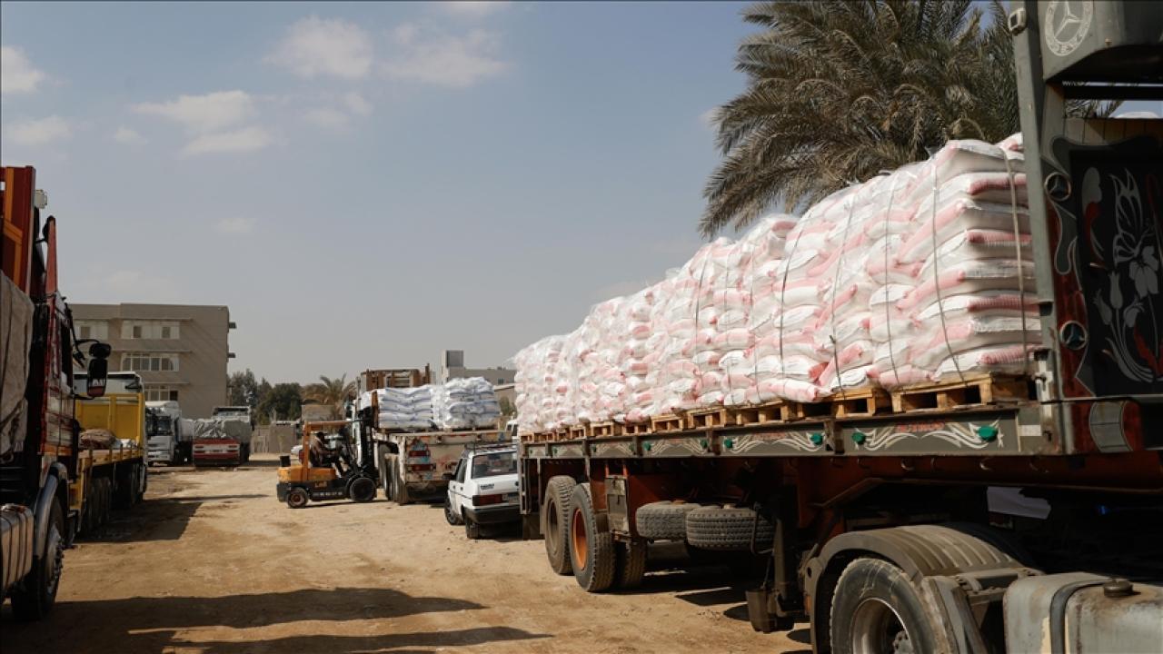 Türkiye'den gönderilen 27 tır yardım Gazze'nin kuzeyine ulaştı