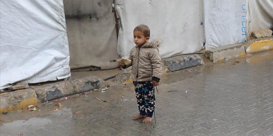 Hamas: Gazze'de yerinden edilen Filistinliler şiddetli rüzgar nedeniyle zor bir gece geçirdi