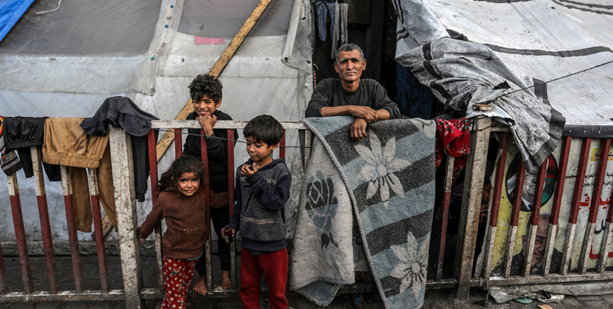 Gazze'de çocuklar ailelerini doyurmak için çalışıyor